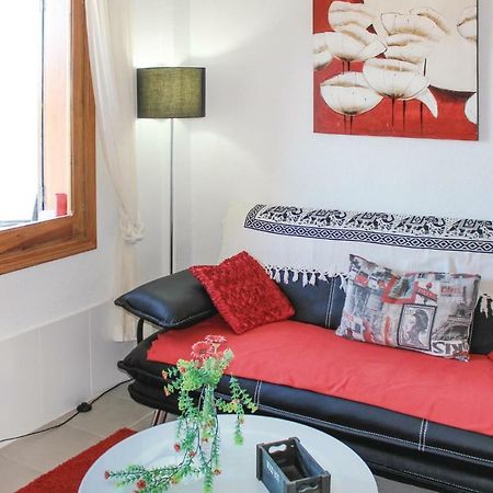 1 Bedroom Gorgeous Apartment In Рохалес Экстерьер фото