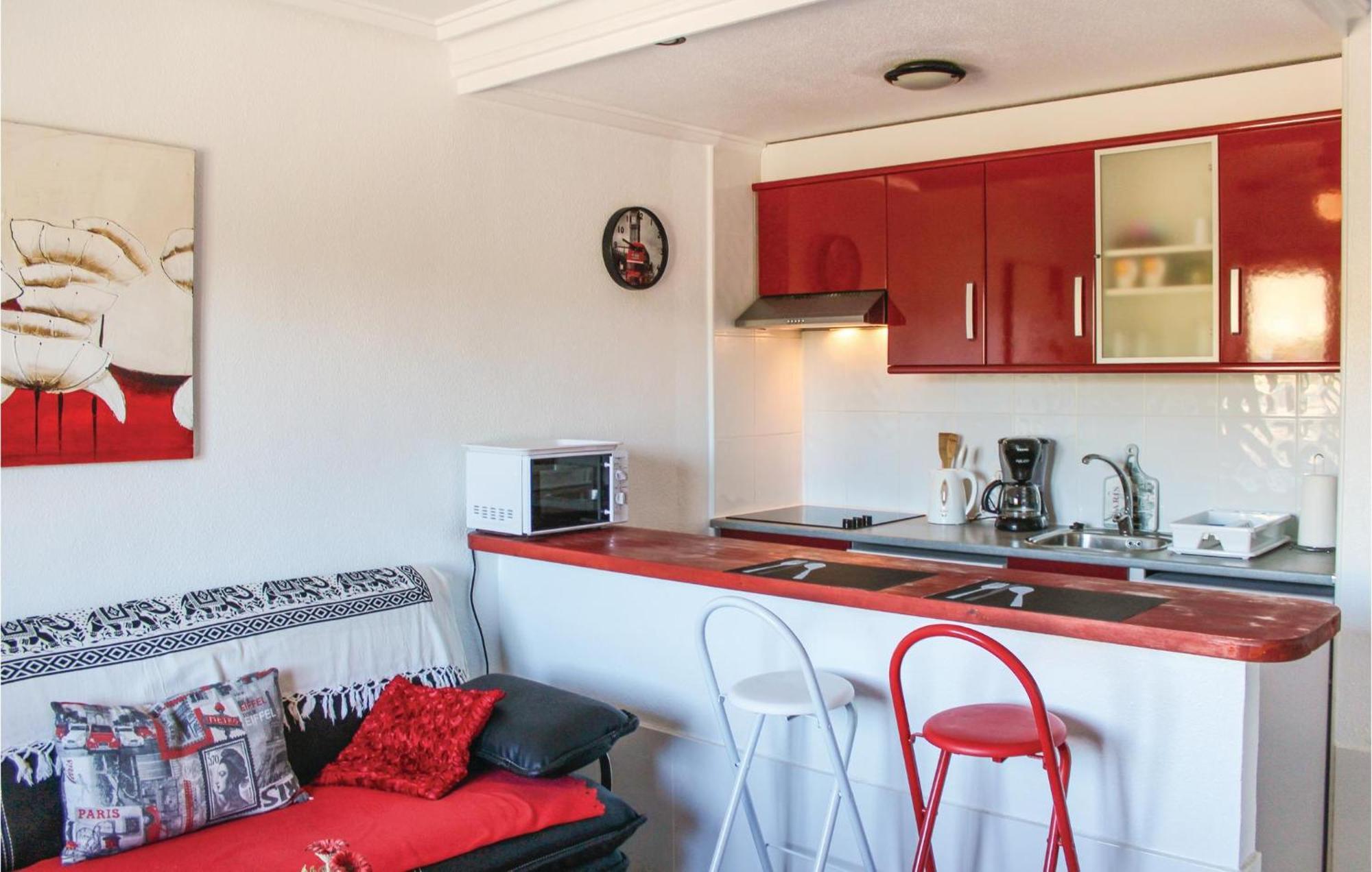 1 Bedroom Gorgeous Apartment In Рохалес Экстерьер фото